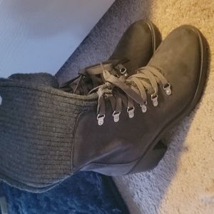 Super cute Gray Boots